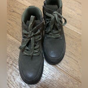 NEW UGG Boots Women's 7 Hapsburg Waterproof Bootie Army Green Lace and Zip NWOB